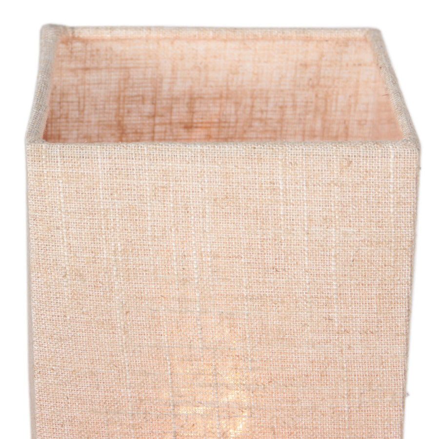 Gros plan sur le haut de l'abat-jour, texture du tissu et coutures visibles