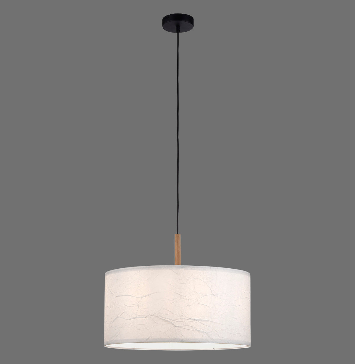 Suspension blanche cylindrique en papier froissé, câble noir et détail en bois