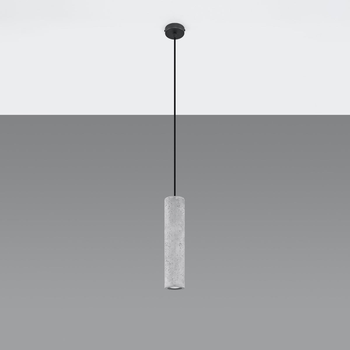 Vue d'ensemble du luminaire suspendu devant un fond gris uni