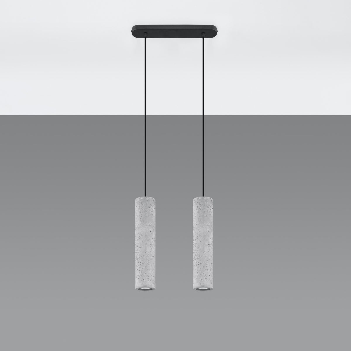 Vue de face des deux suspensions avec rosace rectangulaire noire sur fond gris
