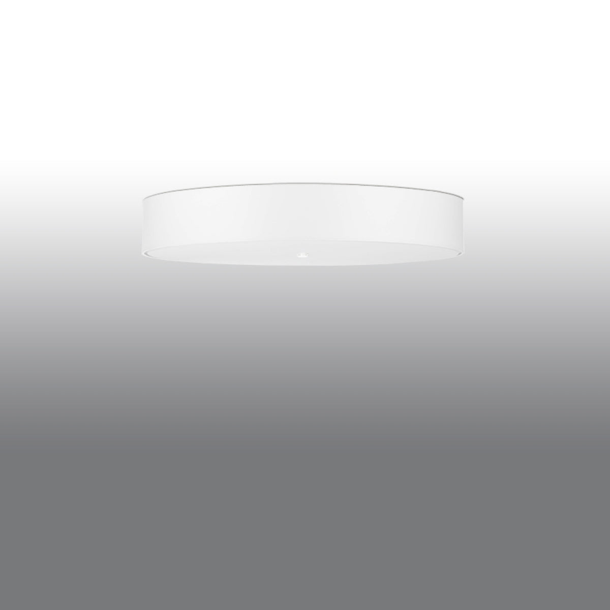 Plafonnier blanc circulaire fixé au plafond, vu de dessous en légère contre-plongée