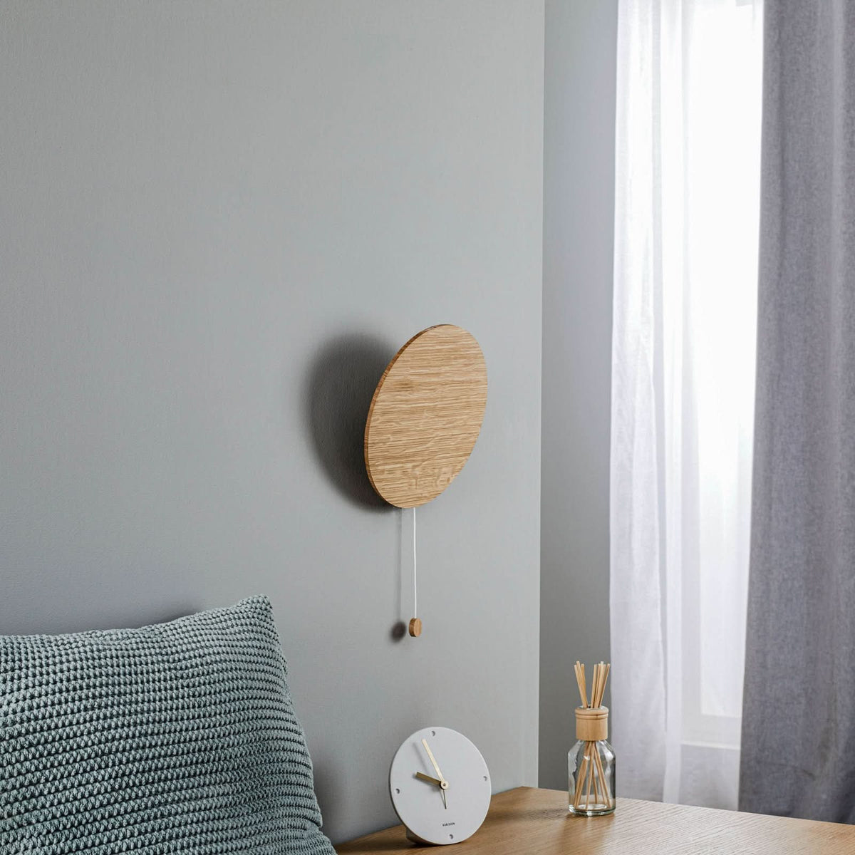 Applique murale Minimal en bois, chêne et noir, Ø 20 cm
