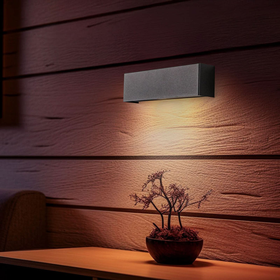 Applique murale Straight XS en acier, noir, hauteur 7 cm