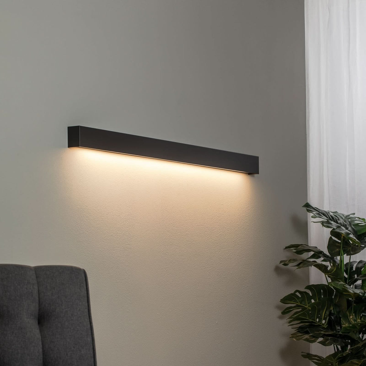 Applique murale Straight L en acier, noir, hauteur 7 cm