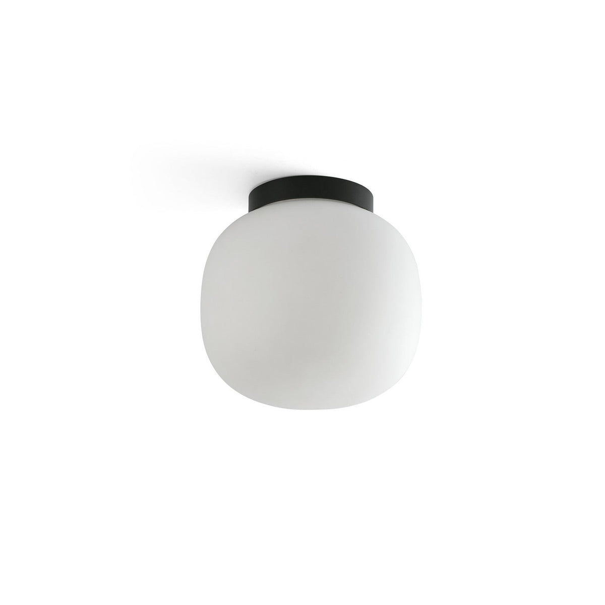 Plafonnier rond en verre opalin blanc avec support noir mat, vu de face.