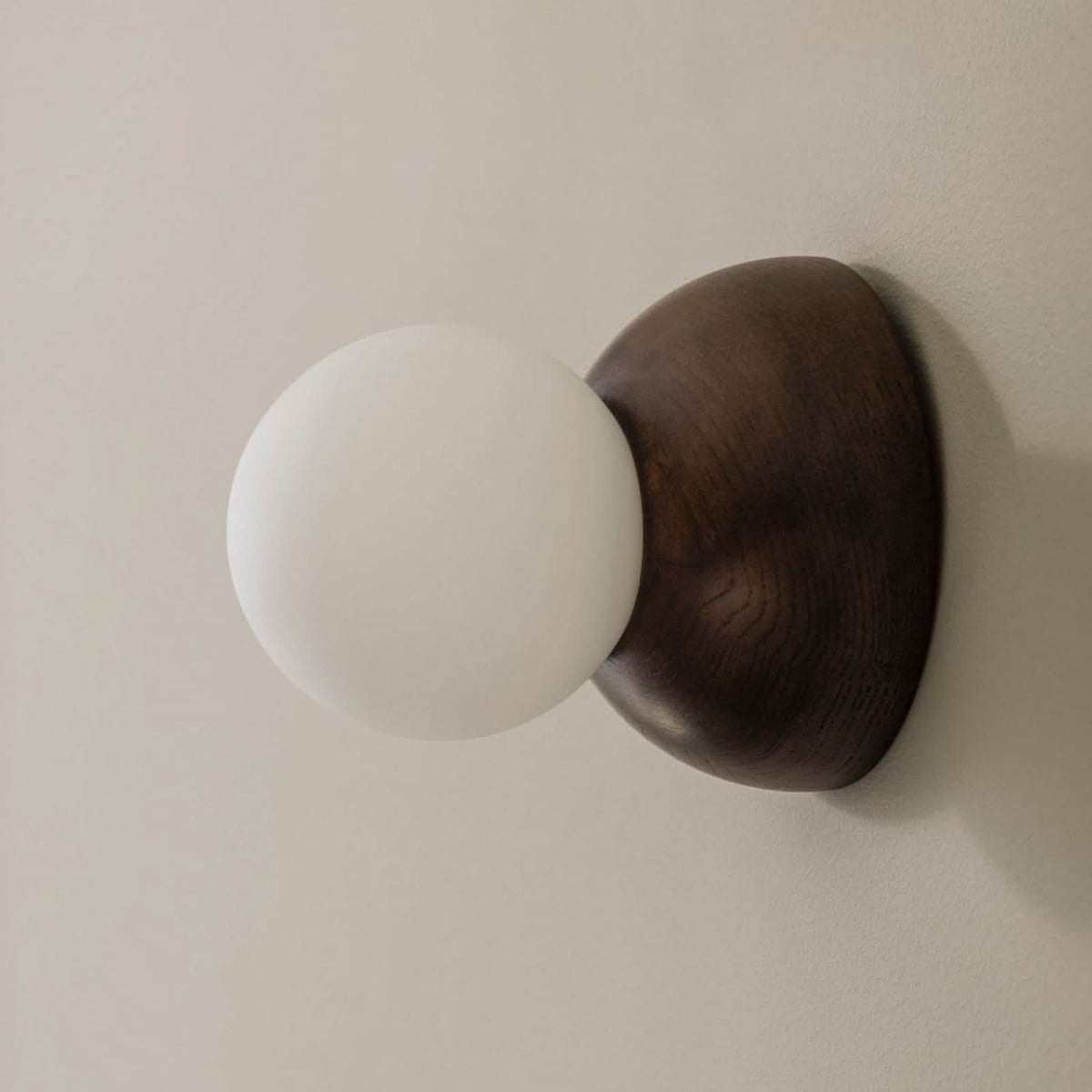 Applique murale Torrano en verre, marron et blanc, Ø 13 cm, IP44