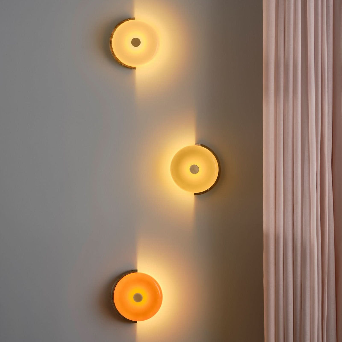 Applique murale LED Trip en verre, vert foncé marbré et ambre brillant, hauteur 19 cm