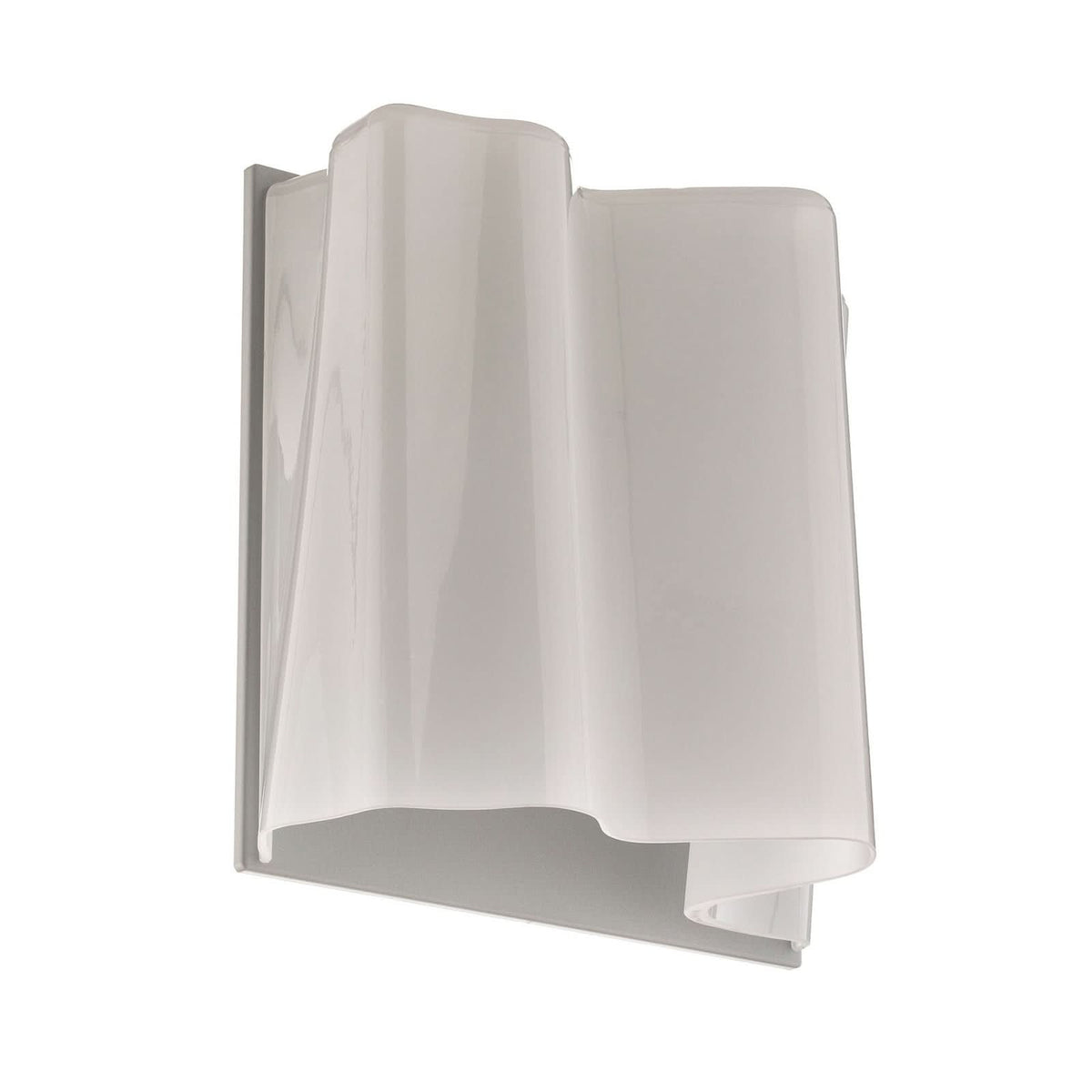 Vue de trois-quarts de l'applique aux formes enveloppantes
