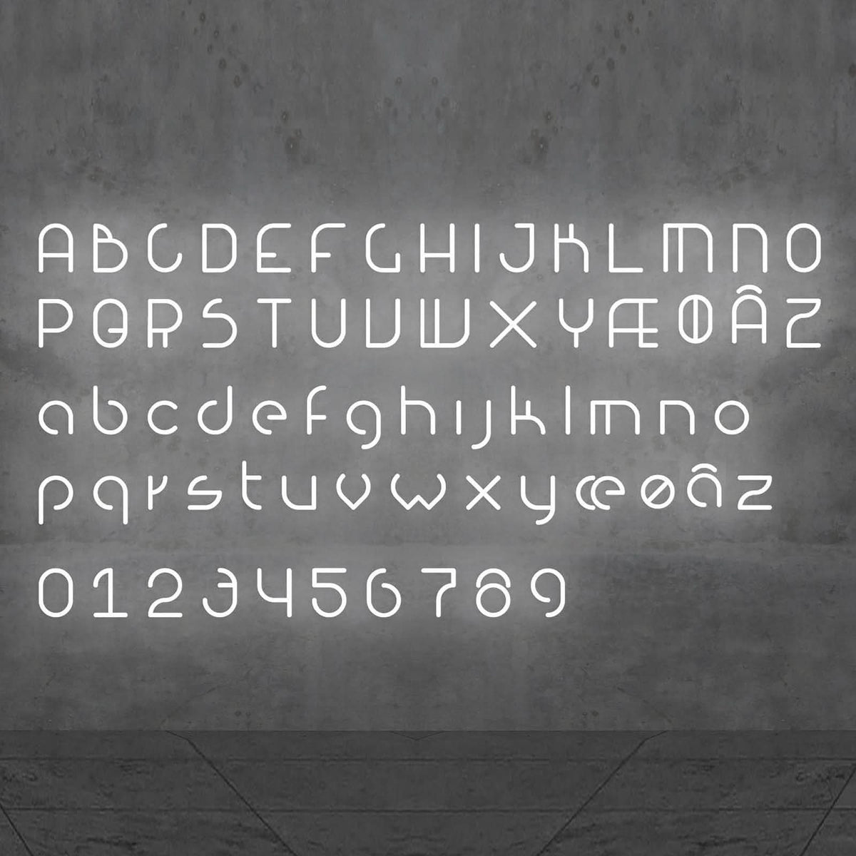 Alphabet complet et chiffres éclairés en LED sur béton