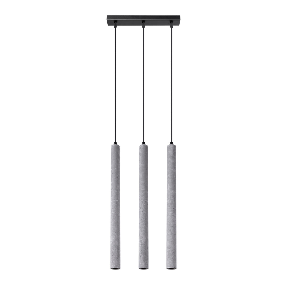 Luminaire suspendu à trois longs cylindres en béton gris, vue de face sur fond blanc.
