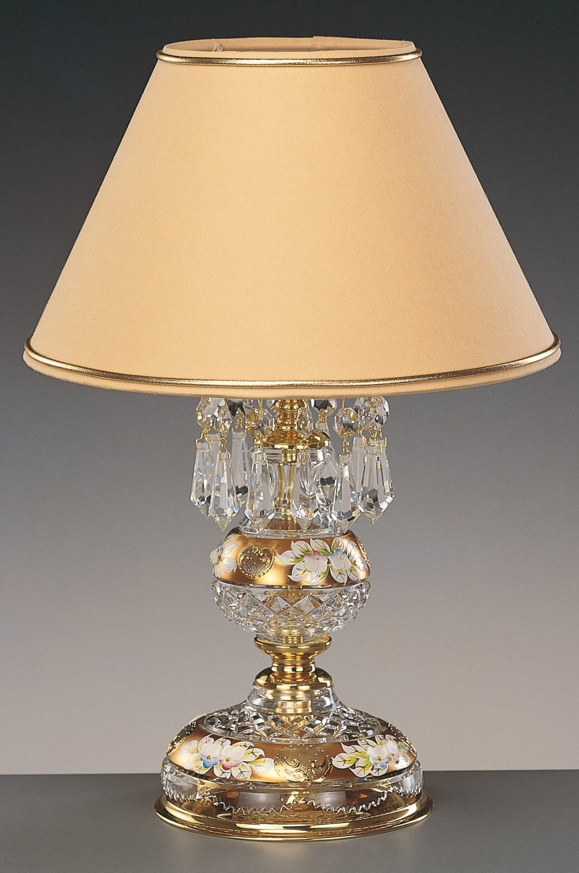 Vue de face : abat-jour conique beige, socle doré en cristal taillé orné de fleurs émaillées