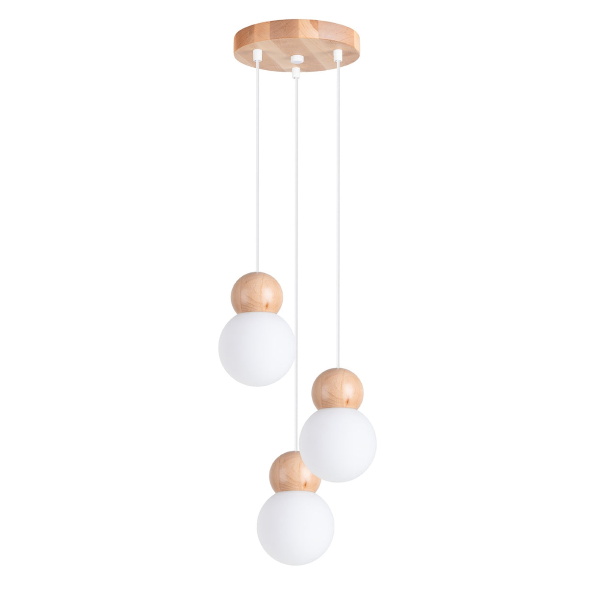 Luminaire suspendu trois globes blancs et bois vu de face fond blanc