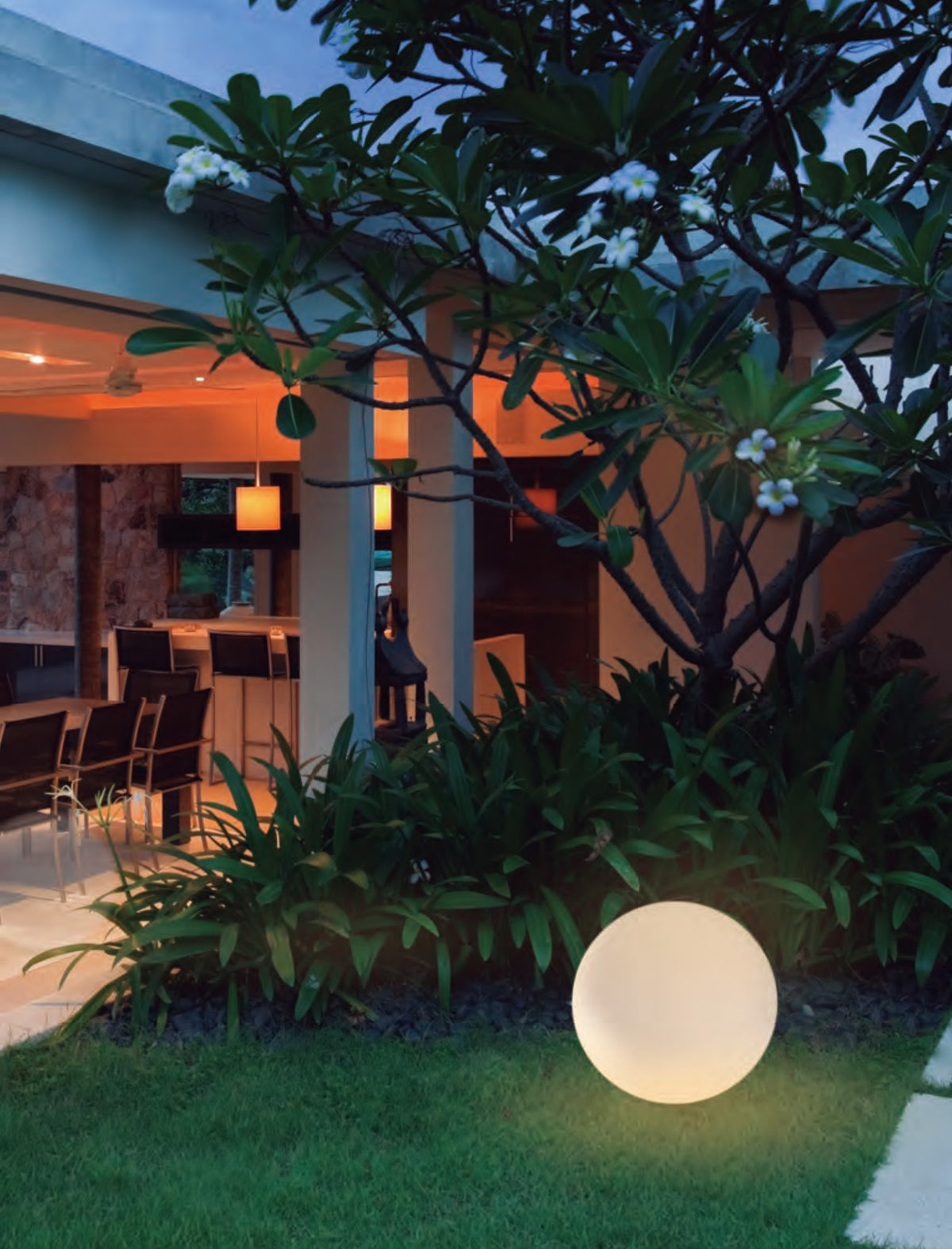 Luminaire de sol extérieur Avoriaz blanc, IP65, Ø 40 cm