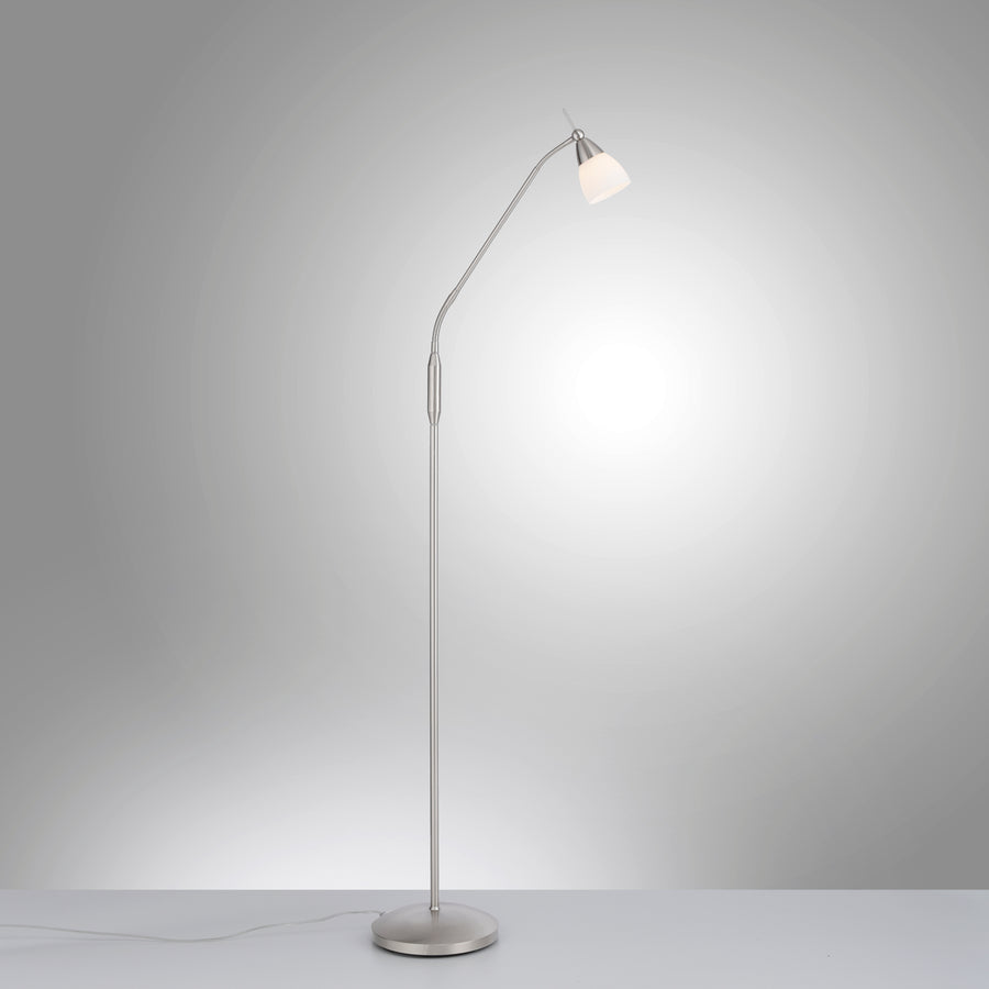 Lampadaire allumé sur fond gris, câble visible, halo lumineux diffus.