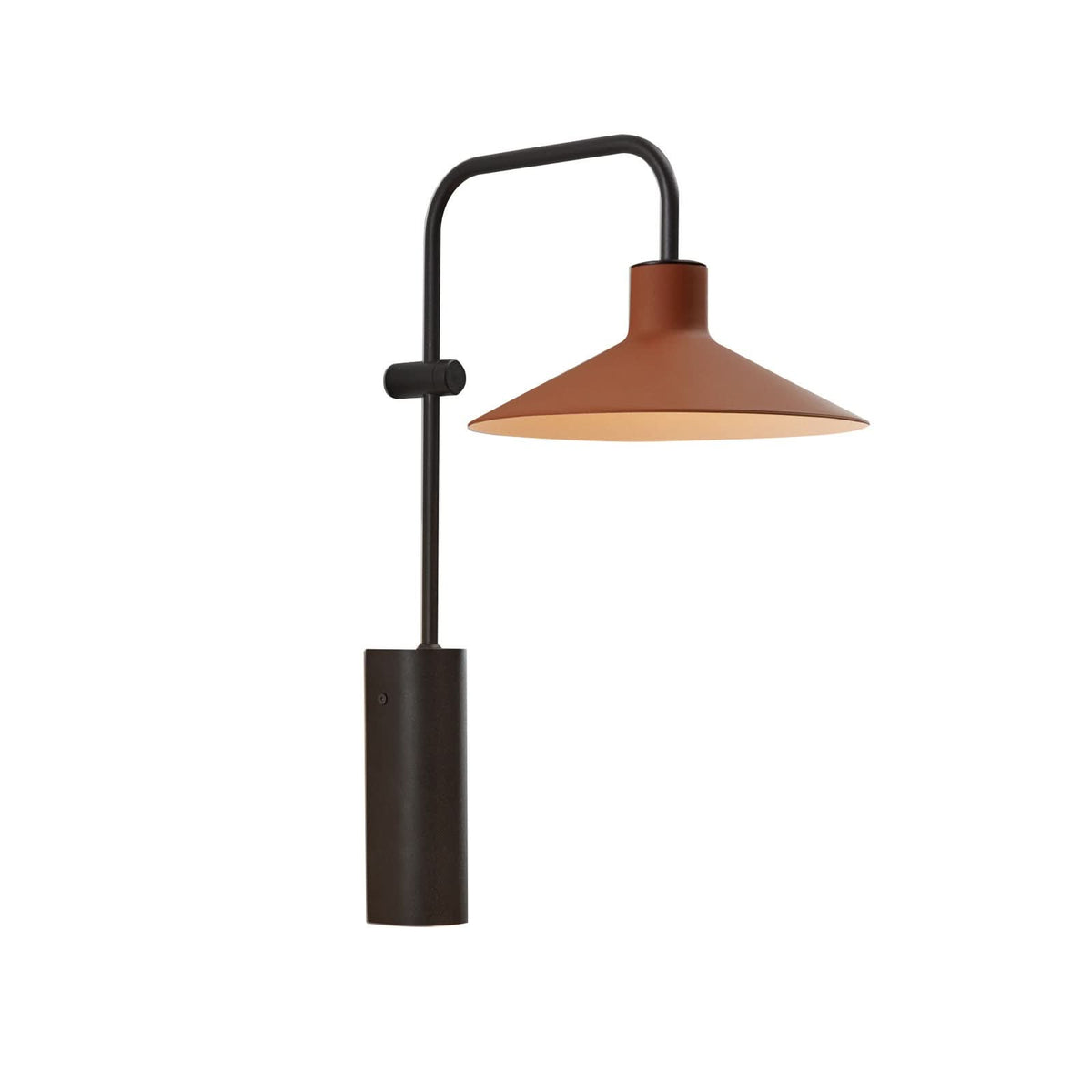 Vue produit sur fond blanc de l’applique murale noire à bras courbé et abat-jour terracotta.