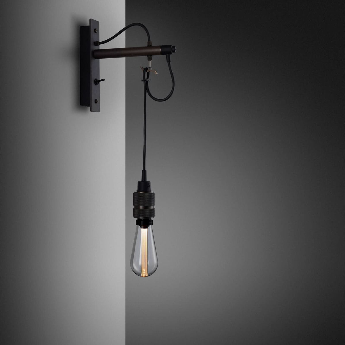 Applique murale Hooked Wall en acier, graphite et bronze, 40 W