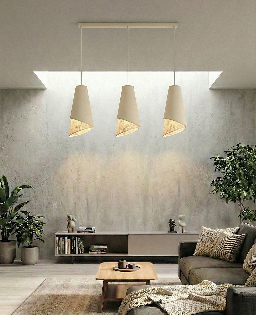 Mise en ambiance salon complet avec trois suspensions au-dessus du canapé et du tapis