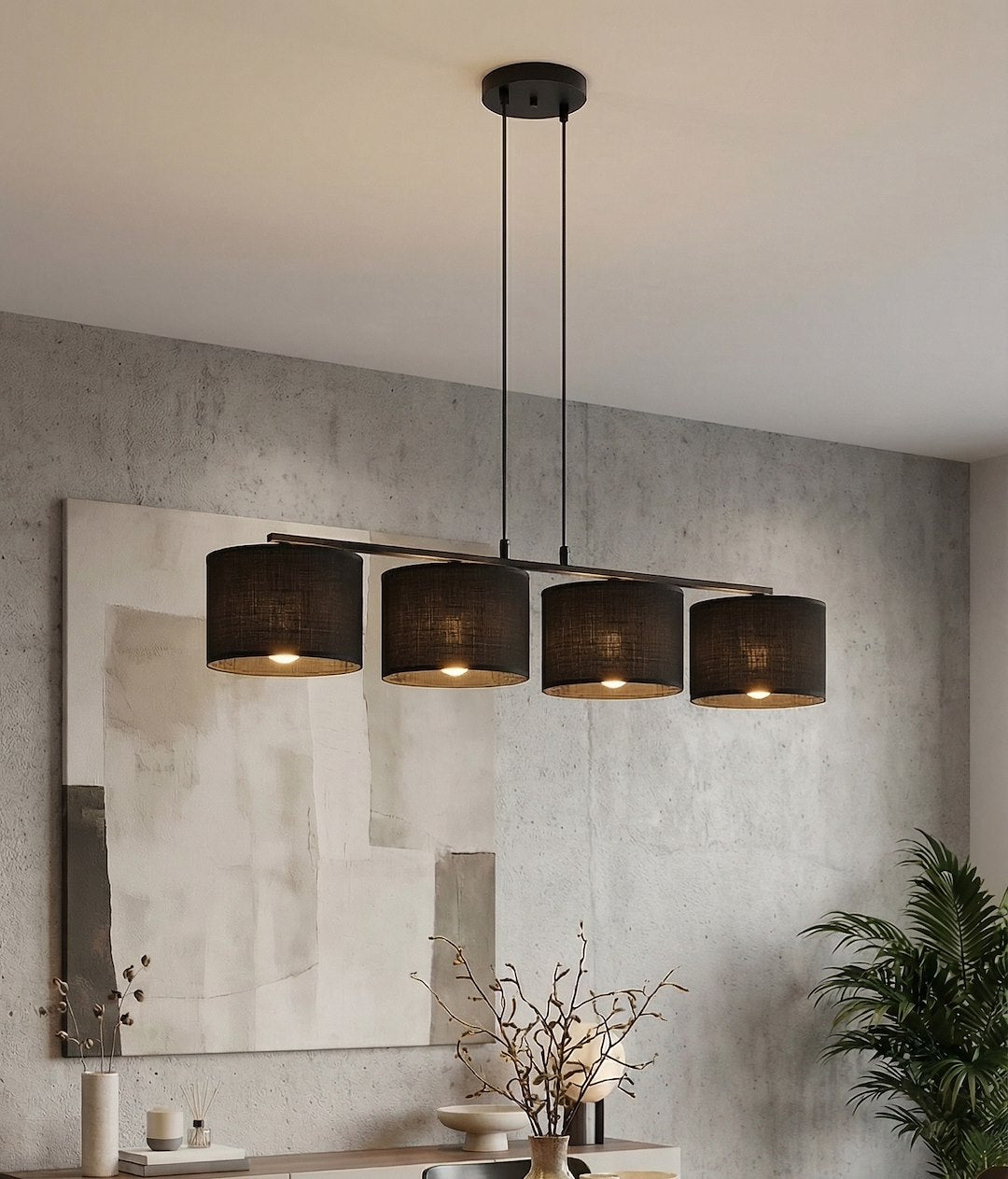Mise en ambiance au-dessus d'un buffet, mur béton, tableau abstrait et branches séchées.