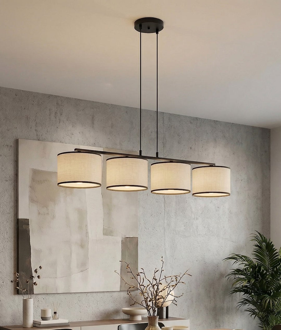 Luminaire installé au-dessus d'un buffet, mur béton et grande toile abstraite