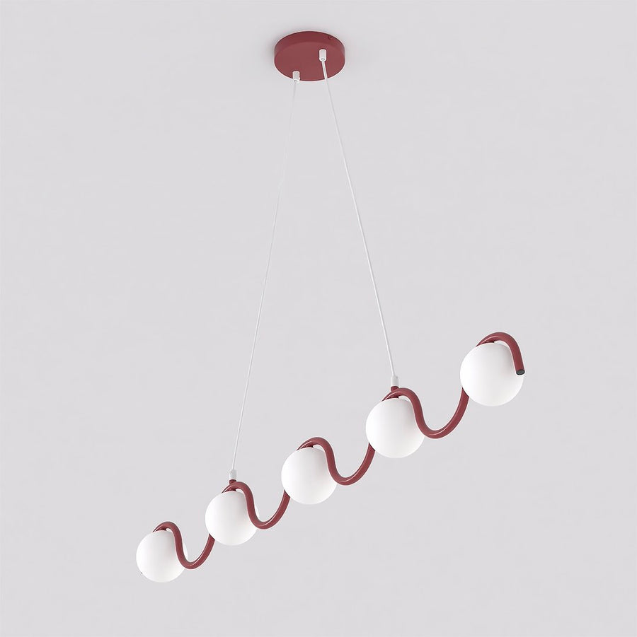 Suspension bordeaux vue de face, cinq globes de verre blanc en vague