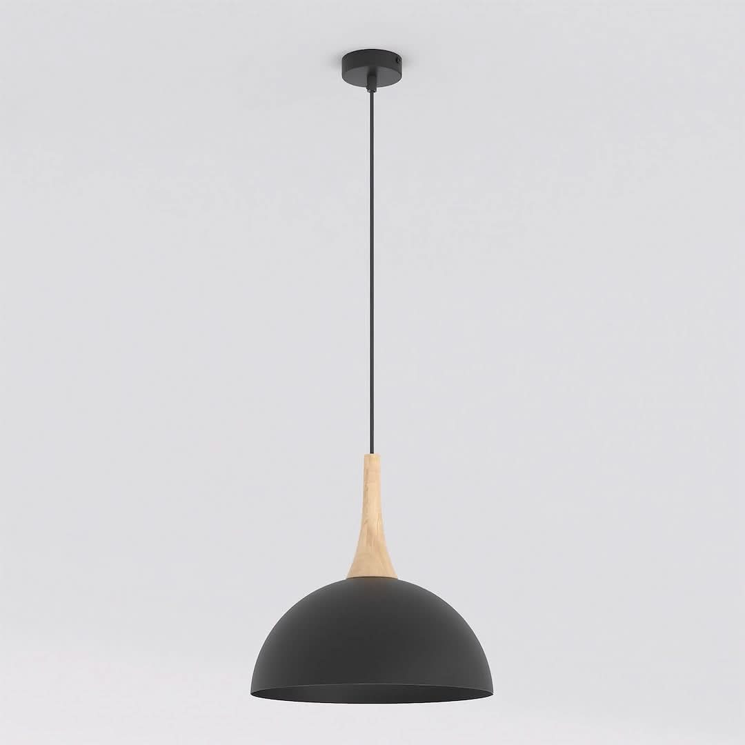 Vue de profil du luminaire suspendu, abat-jour noir et col en bois clair