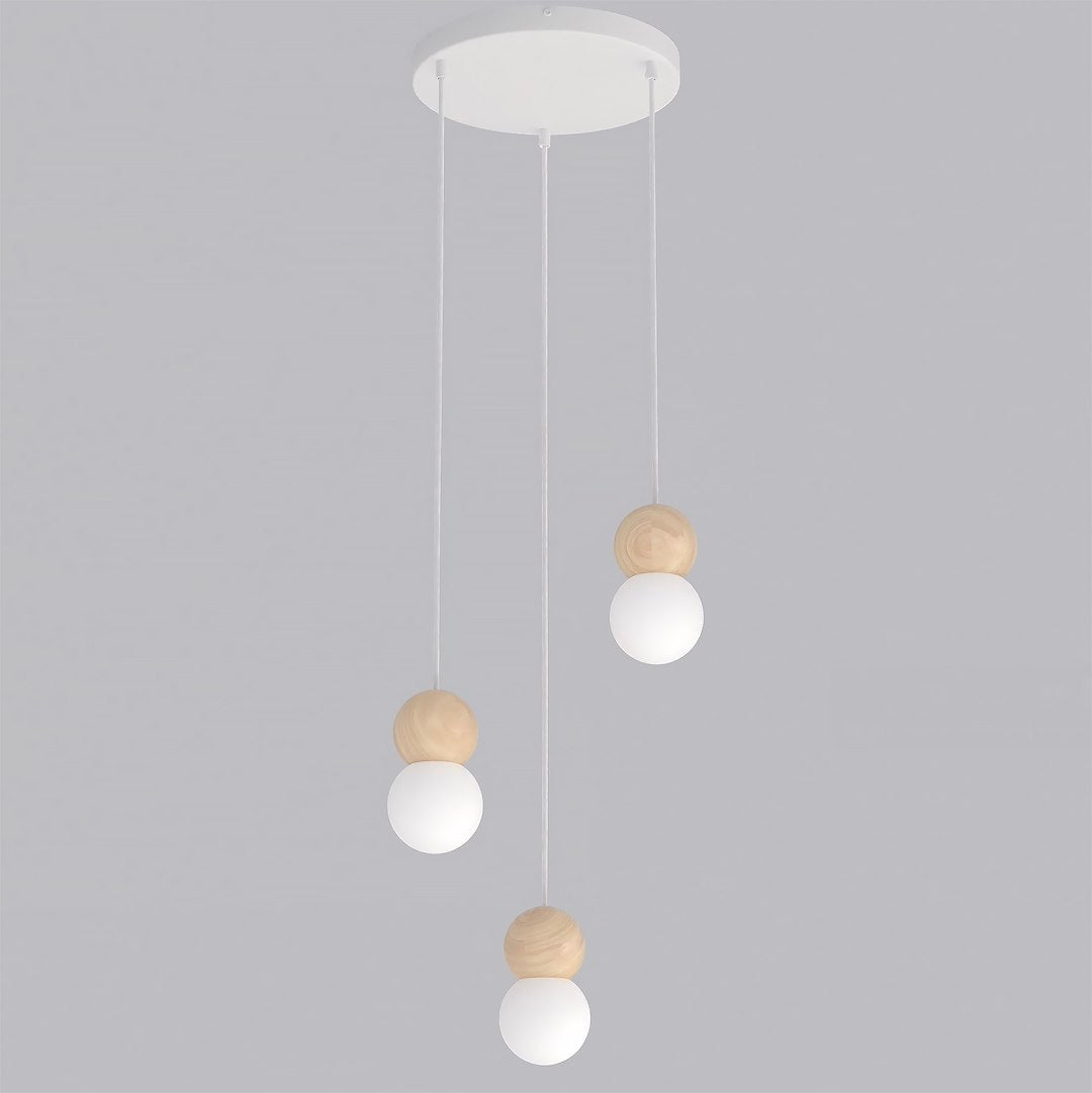 Suspension blanche à trois boules décalées, vue de face sur fond gris