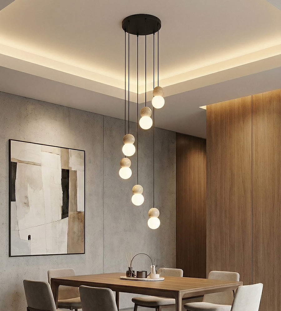 Vue d'ensemble d'une salle à manger moderne avec la suspension allumée au plafond
