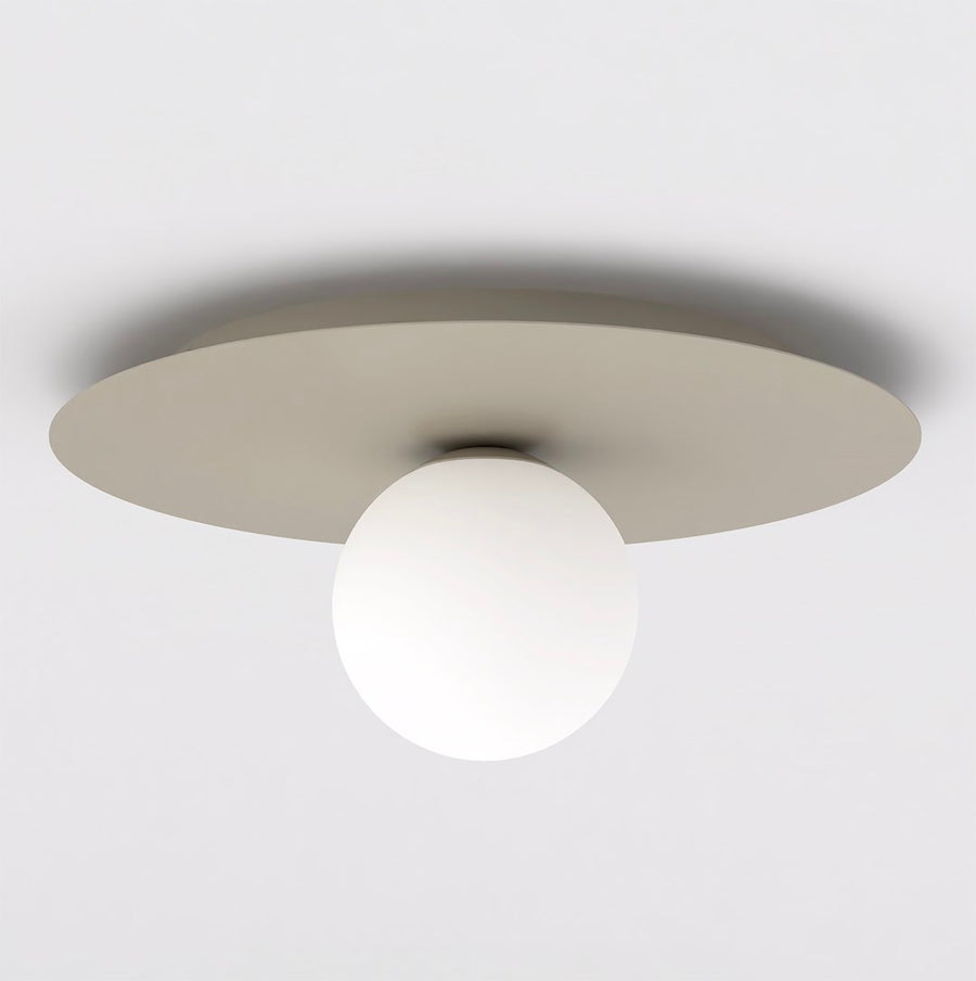 Vue de face du plafonnier beige avec son globe de verre blanc allumé