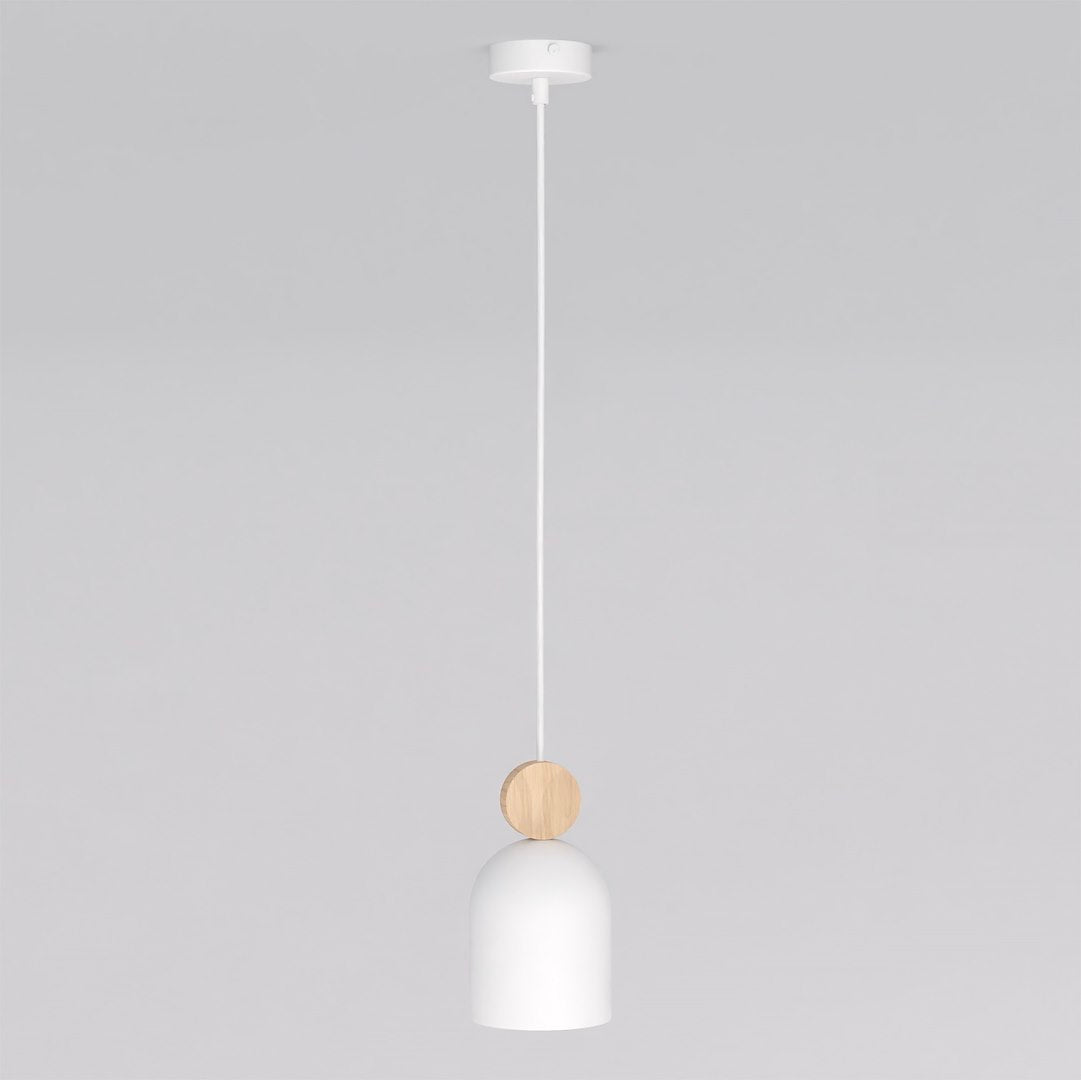 Suspension blanche vue de face, câble fin, pastille en bois et abat-jour arrondi.