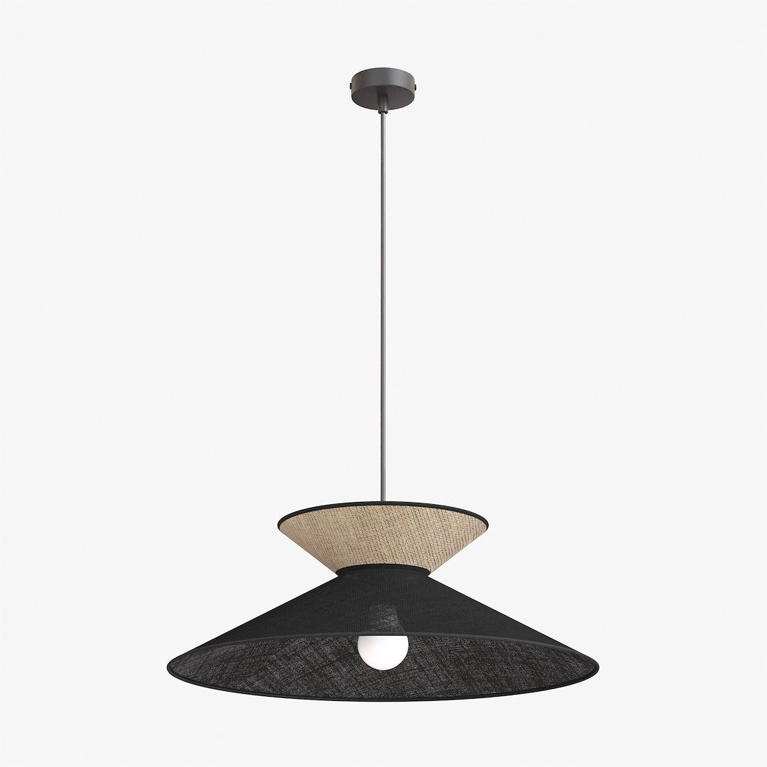 Suspension double cône en rotin noir et beige, vue de face sur fond blanc