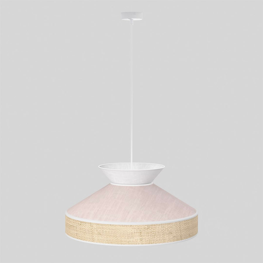Vue rapprochée du luminaire montrant le cône pâle et la bordure en cannage.