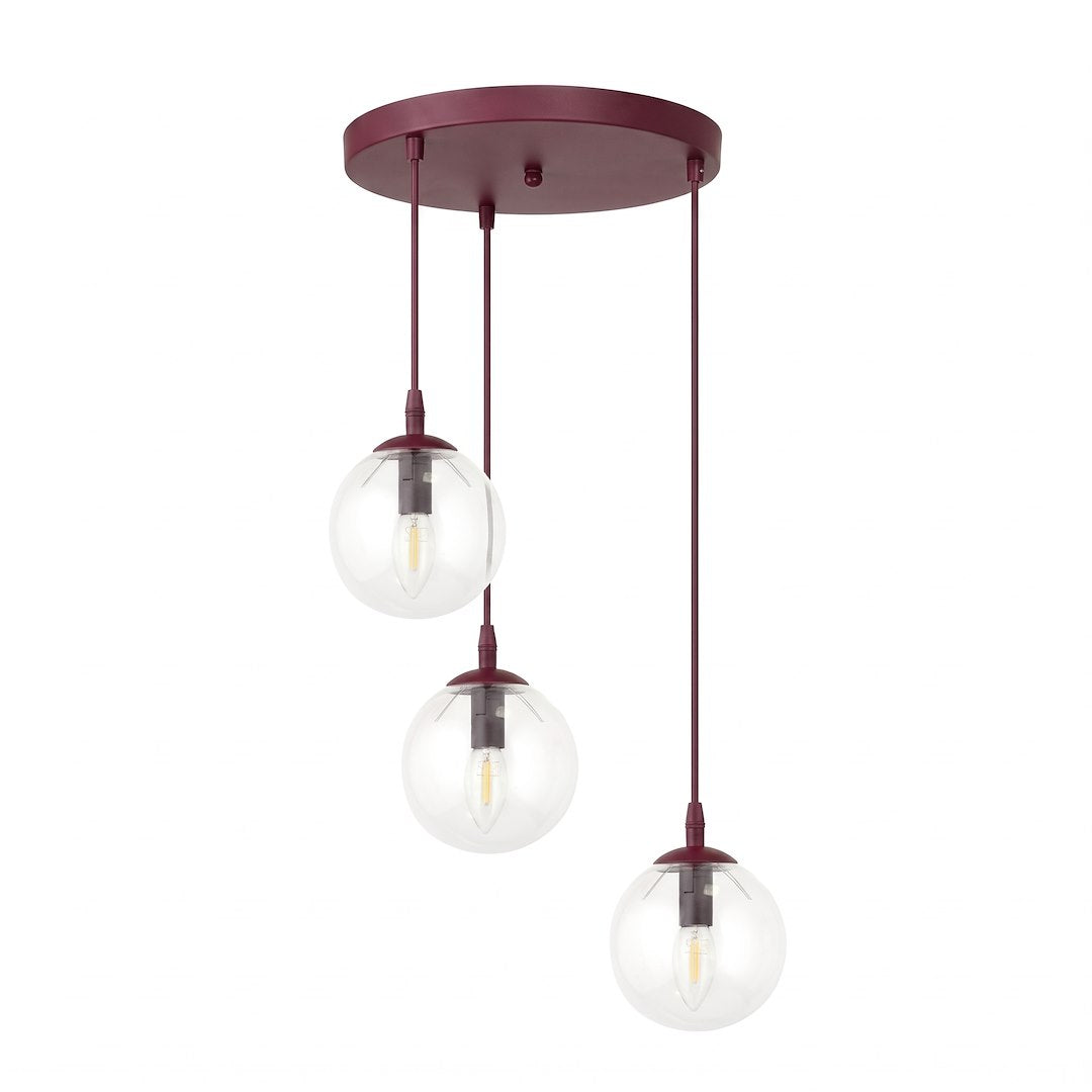 Suspension trois globes en verre transparent et structure métallique bordeaux, vue de face sur fond blanc