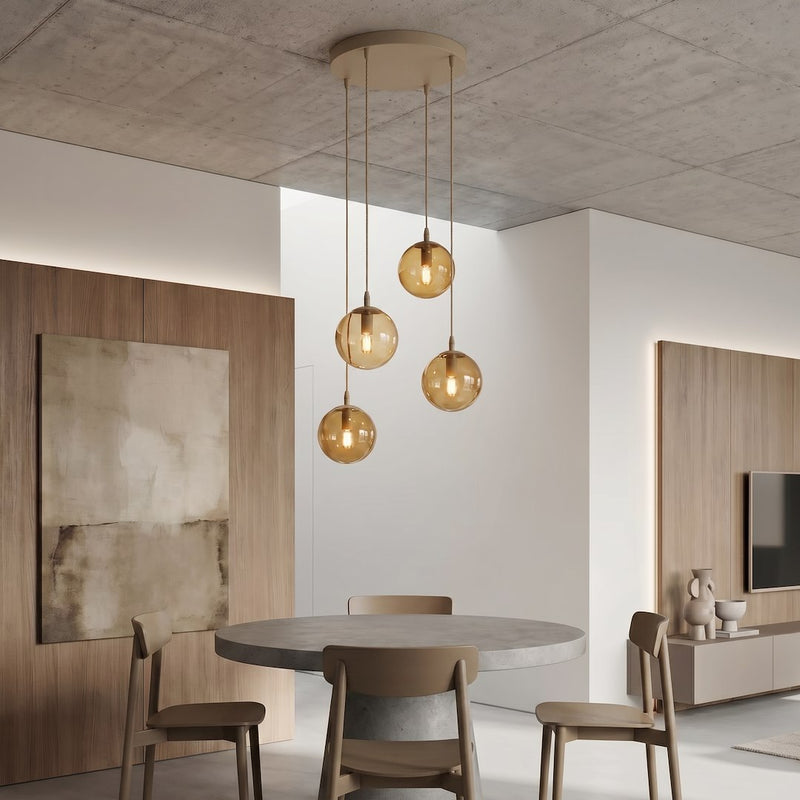 Suspension Cosmo 4 lumières beige, verre ambré