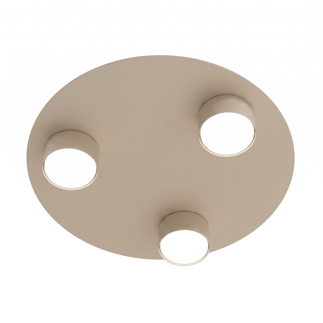 Plafonnier beige rond vu de dessous avec trois spots cylindriques allumés