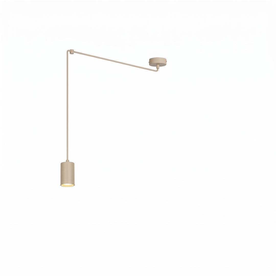 Vue de face sur fond blanc, suspension beige à bras déporté et abat-jour cylindrique allumé.