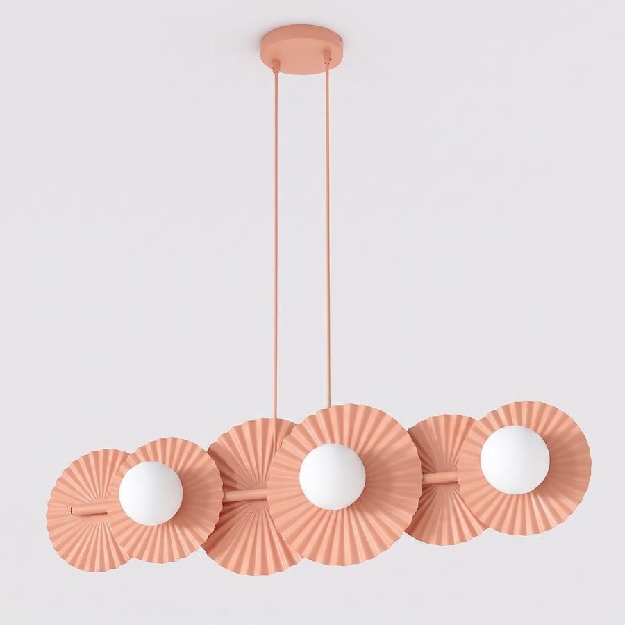 Suspension six lumières corail sur fond blanc, vue de face avec globes opalins