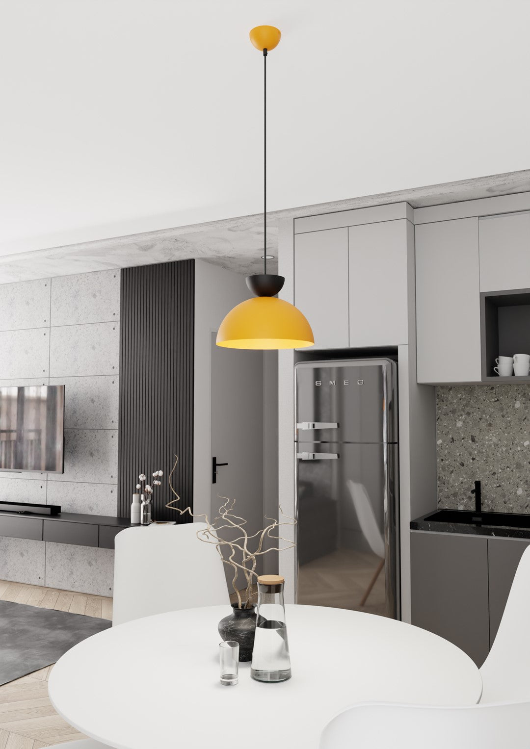Ambiance cuisine moderne, la suspension jaune éclaire un plan de travail et un réfrigérateur