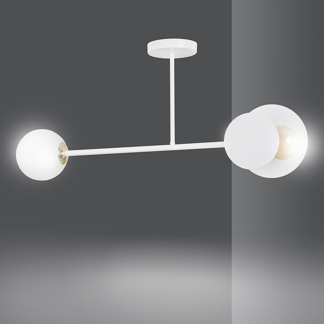 Luminaire blanc fixé au plafond avec deux globes sphériques et bras horizontal