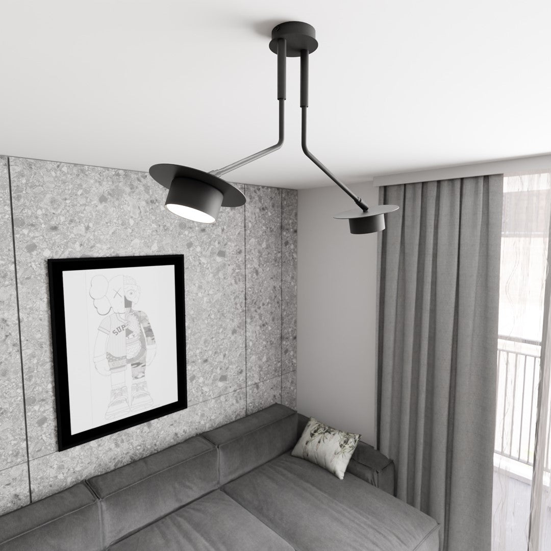 Vue rapprochée en contre-plongée de la suspension noire devant un mur décoratif et des rideaux.