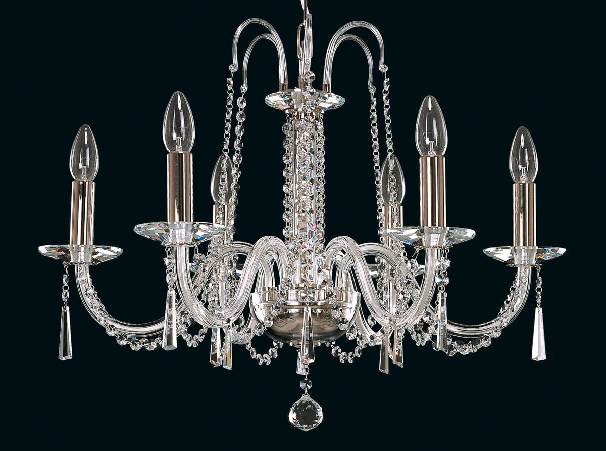 Lustre en cristal à six bras vu de face sur fond noir