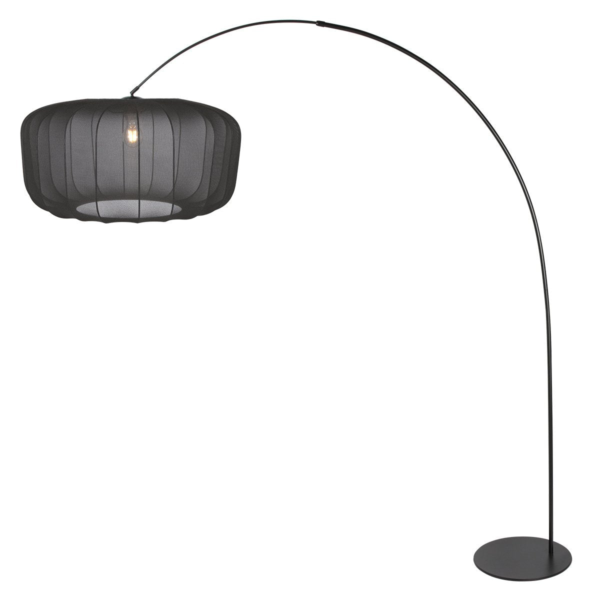 Vue inversée du lampadaire arc, abat-jour tressé noir orienté vers la gauche