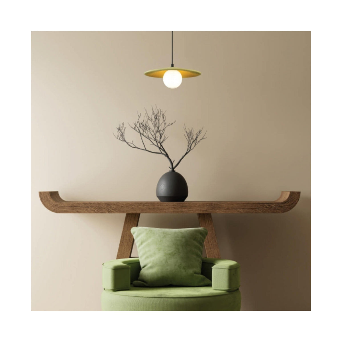 Mise en ambiance du luminaire suspendu dans un intérieur beige et vert