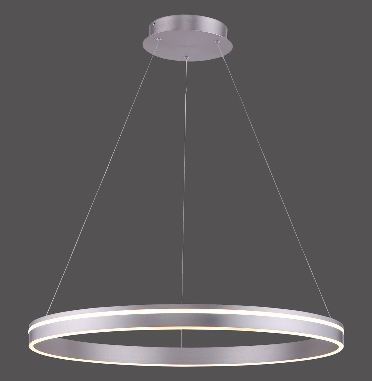 Vue de face de la suspension circulaire argentée sur fond gris