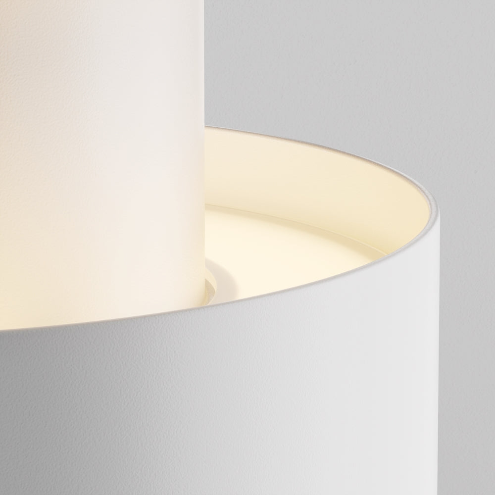 Détail rapproché du bord arrondi et du diffuseur opale blanc cassé