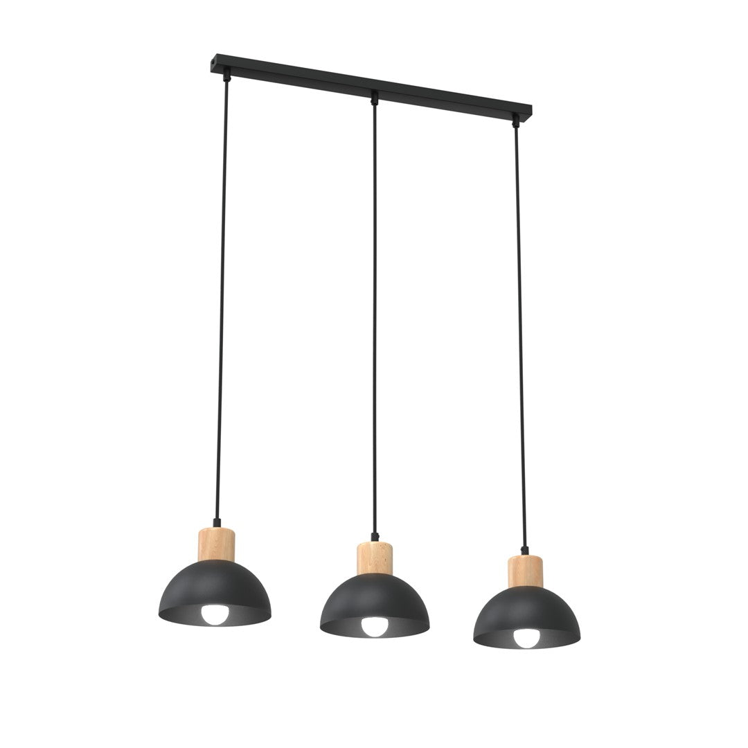 Vue de face du luminaire noir à trois abat-jours dôme suspendus sur une barre.