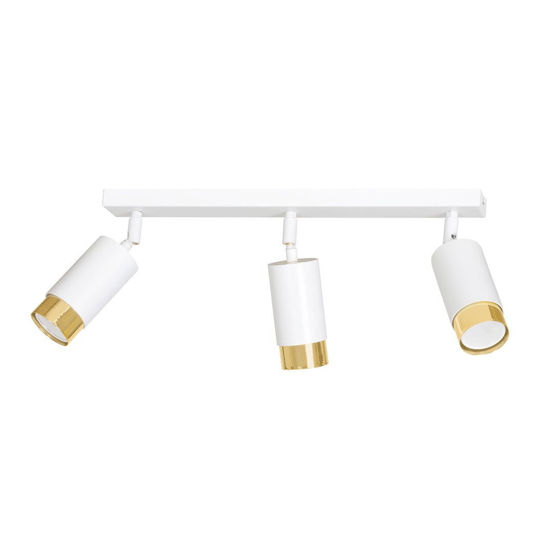 Plafonnier blanc à trois projecteurs cylindriques orientables avec accents dorés, sur fond blanc.