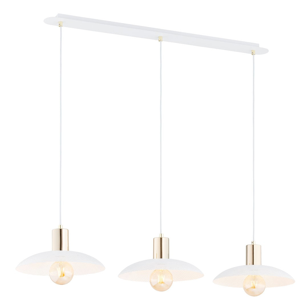 Suspension blanche à trois lumières, abat-jours perforés et finitions dorées sur fond blanc.