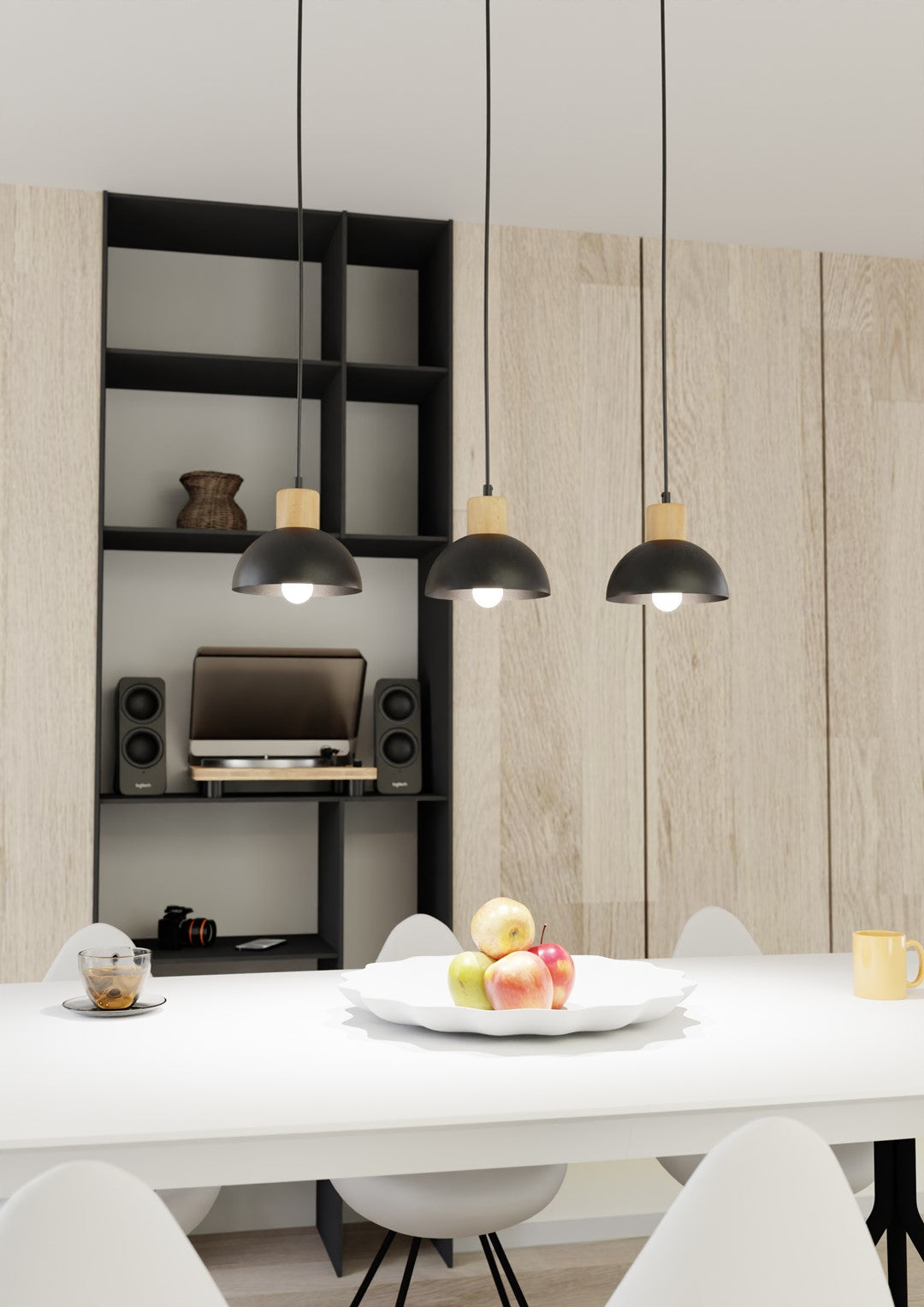 Suspension allumée au-dessus d'une table dressée devant un mur en bois clair.