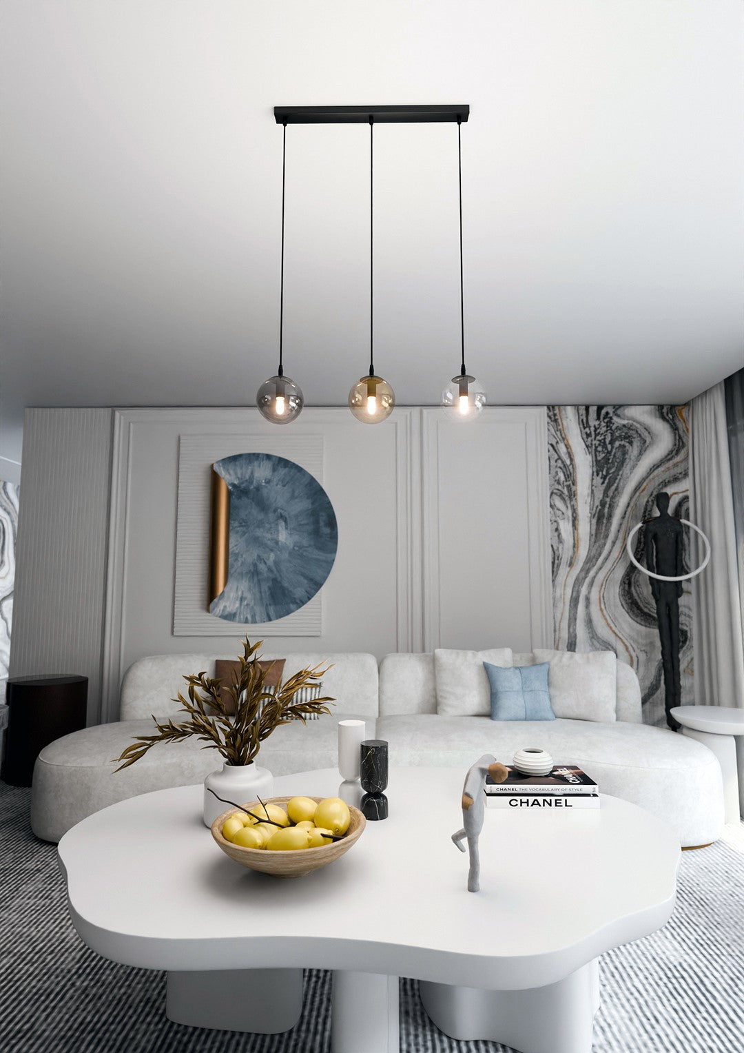 Mise en ambiance salon blanc avec canapé, suspension allumée au-dessus d'une table basse