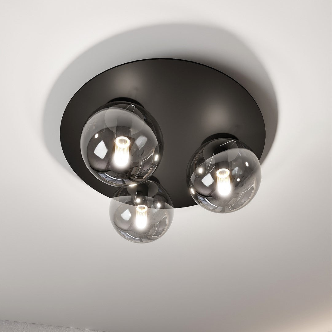 Gros plan sur les trois globes de verre et ampoules allumées, finition graphite